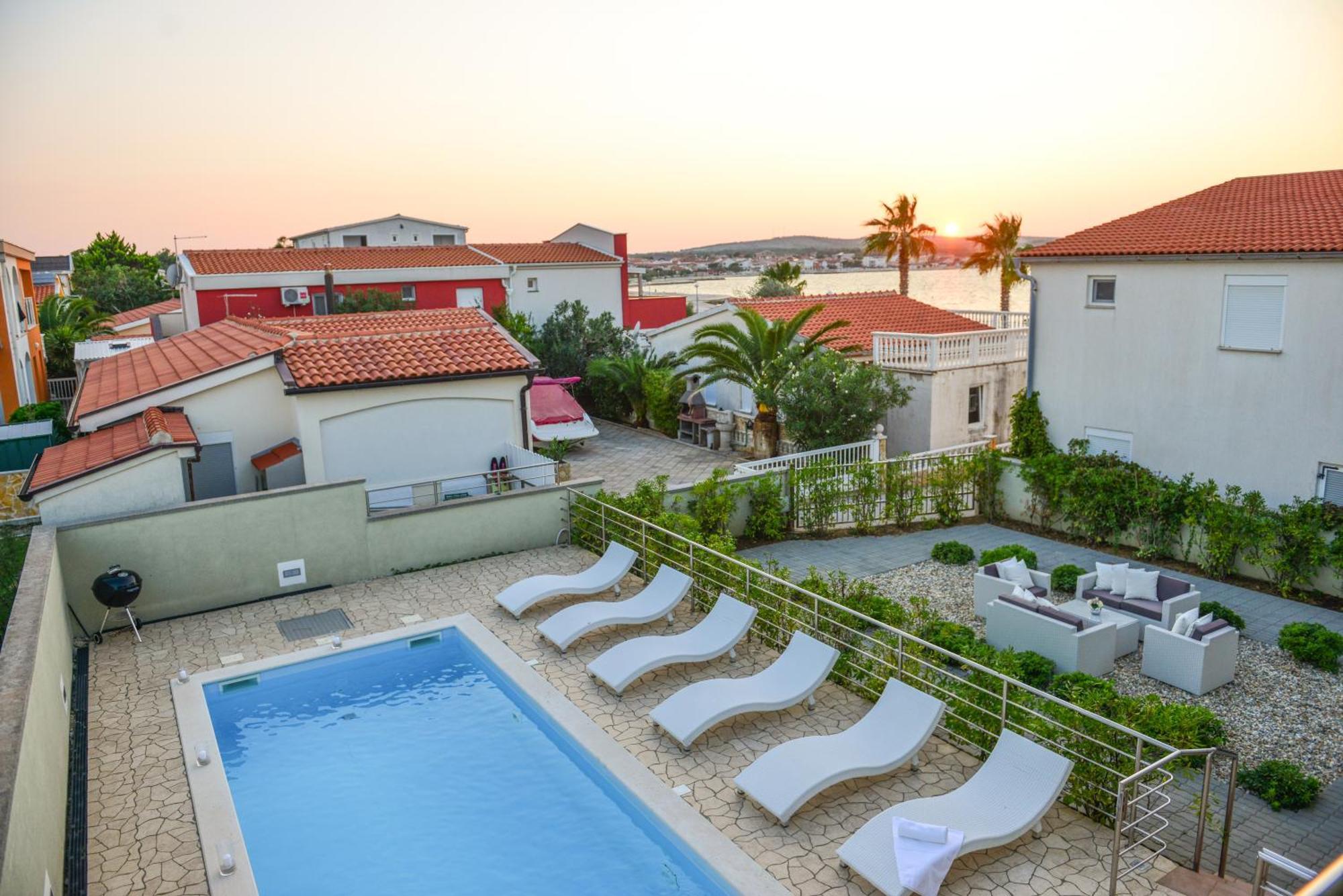 Sunset Deluxe Apartments Вир Екстер'єр фото